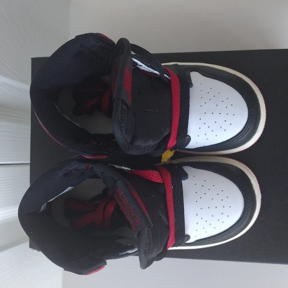 Air Jordan Retro High OG Casual Shoes, Size 7c - Picture 9 of 16